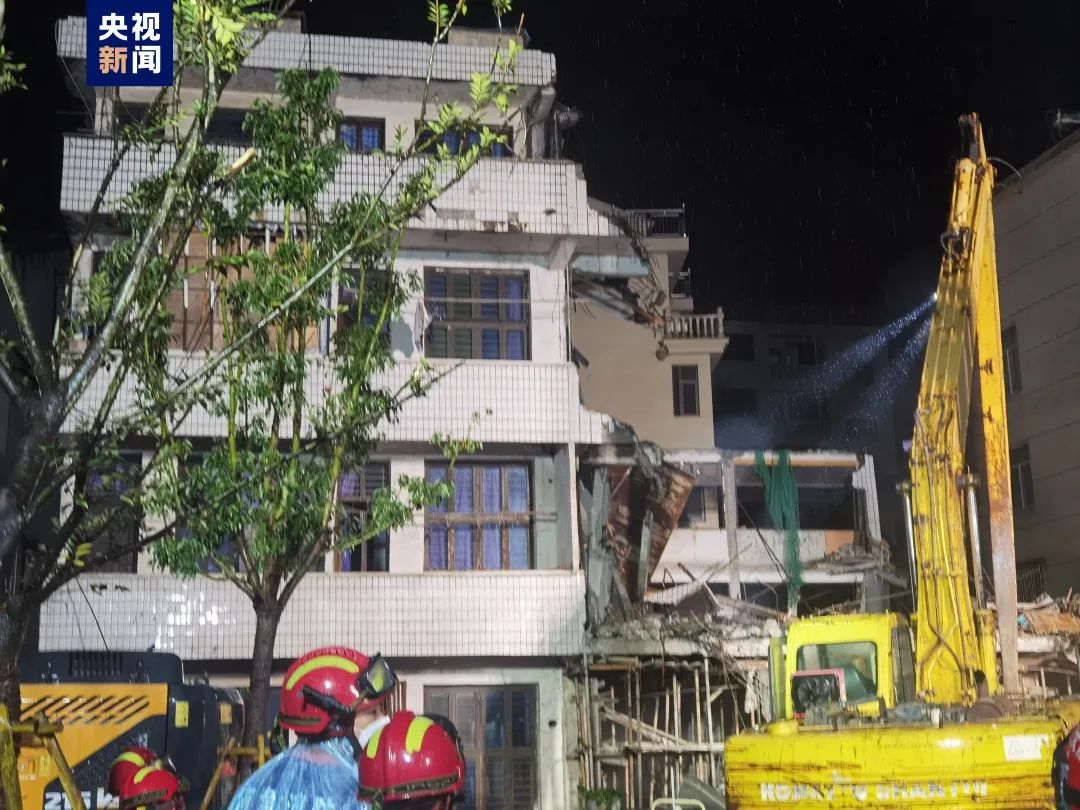 浙江省温州市永嘉县桥头镇岩头巷一民房在翻修过程中发生坍塌